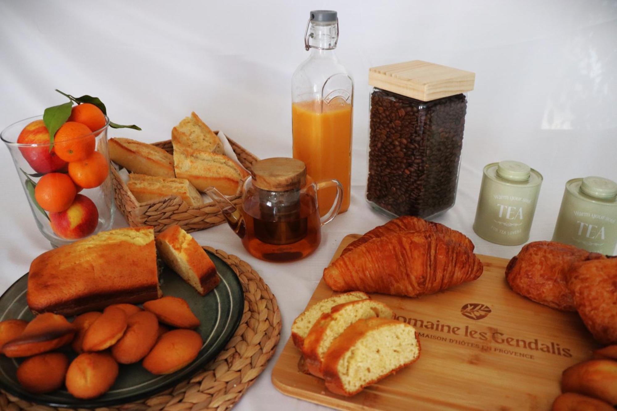 Saint-Saturnin-lès-Avignon Domaine Les Gendalis Bed & Breakfast エクステリア 写真