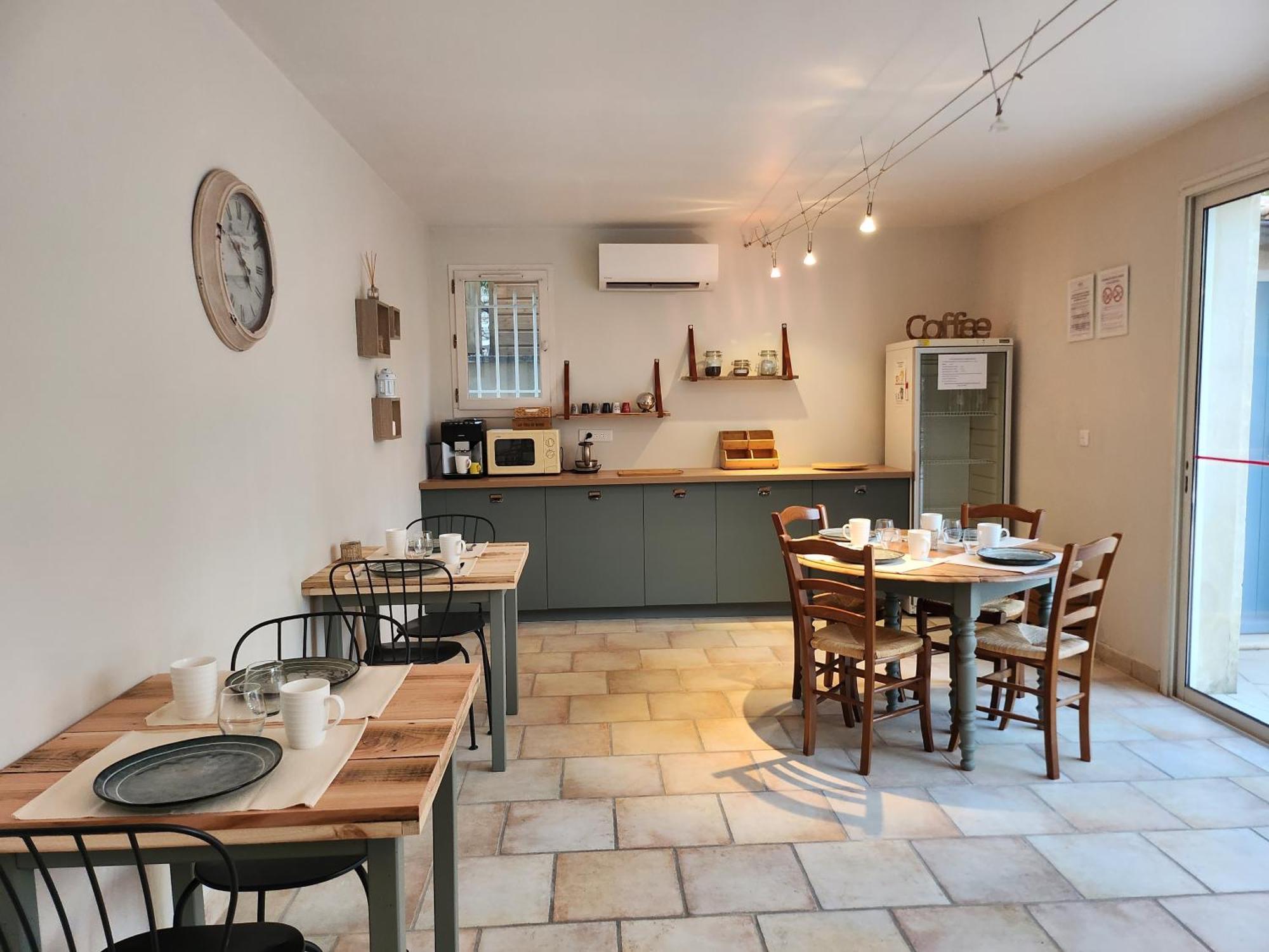 Saint-Saturnin-lès-Avignon Domaine Les Gendalis Bed & Breakfast エクステリア 写真