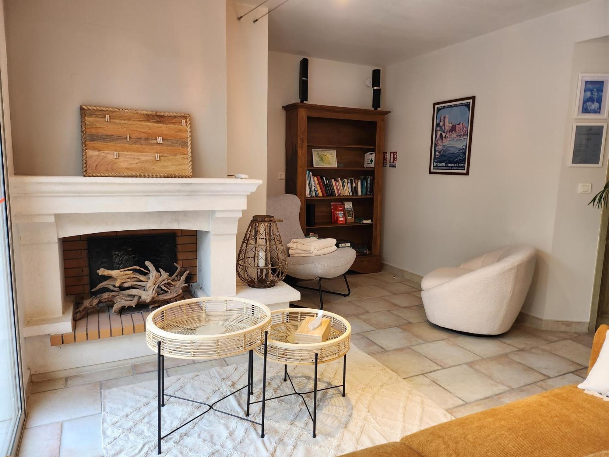 Saint-Saturnin-lès-Avignon Domaine Les Gendalis Bed & Breakfast エクステリア 写真