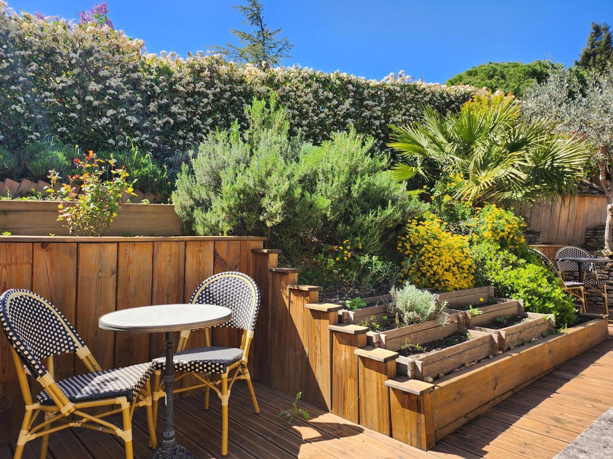 Saint-Saturnin-lès-Avignon Domaine Les Gendalis Bed & Breakfast エクステリア 写真