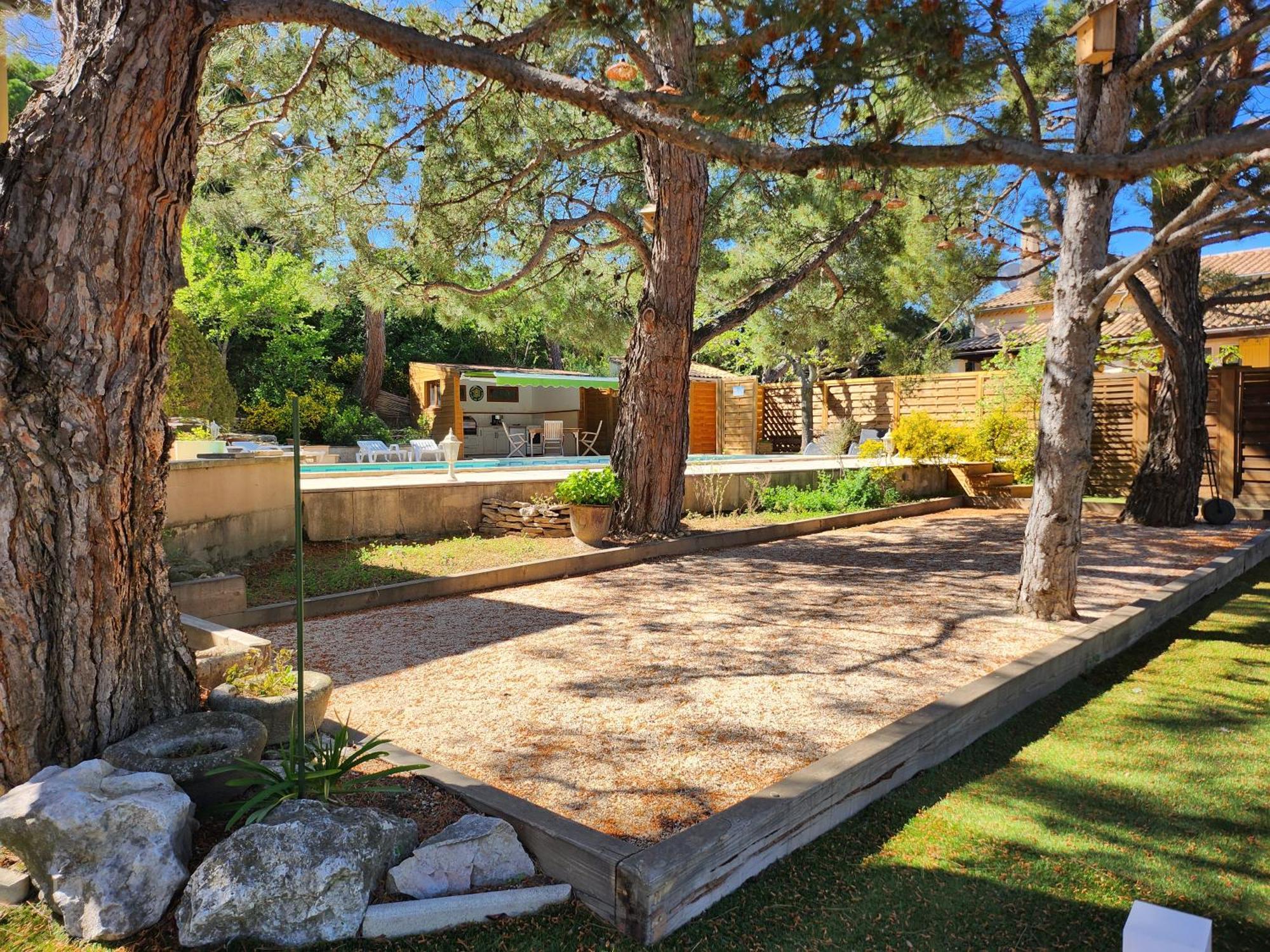 Saint-Saturnin-lès-Avignon Domaine Les Gendalis Bed & Breakfast エクステリア 写真