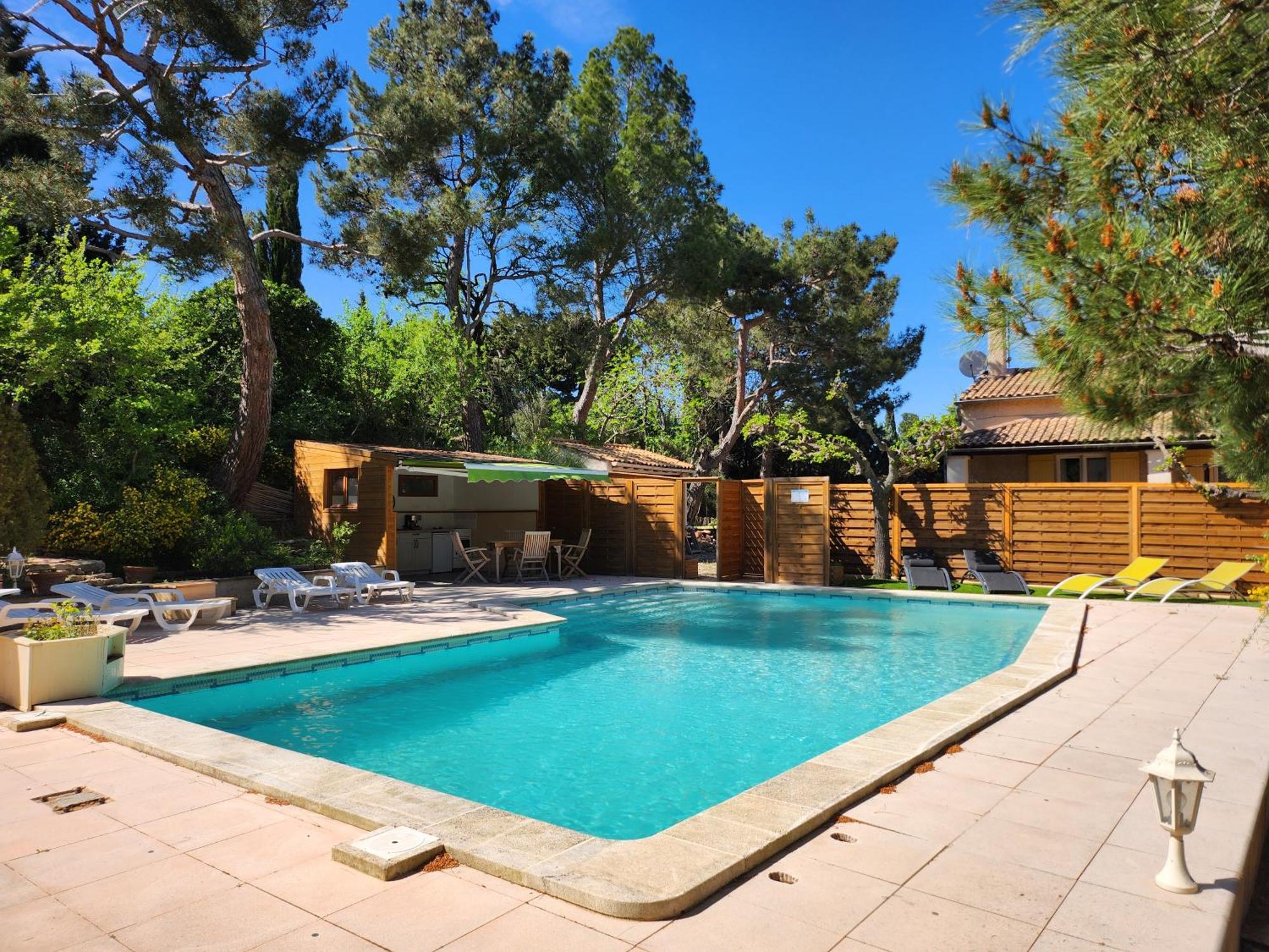 Saint-Saturnin-lès-Avignon Domaine Les Gendalis Bed & Breakfast エクステリア 写真