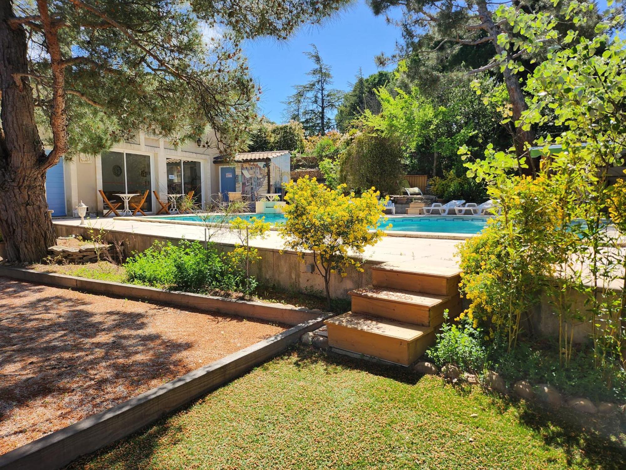 Saint-Saturnin-lès-Avignon Domaine Les Gendalis Bed & Breakfast エクステリア 写真