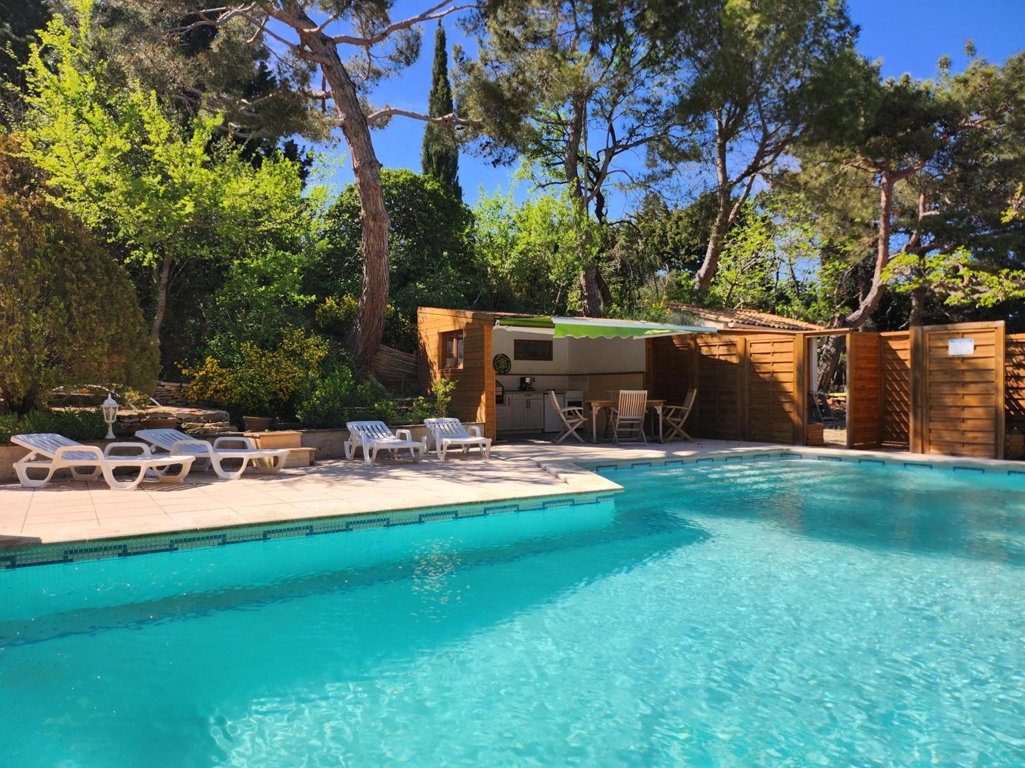 Saint-Saturnin-lès-Avignon Domaine Les Gendalis Bed & Breakfast エクステリア 写真