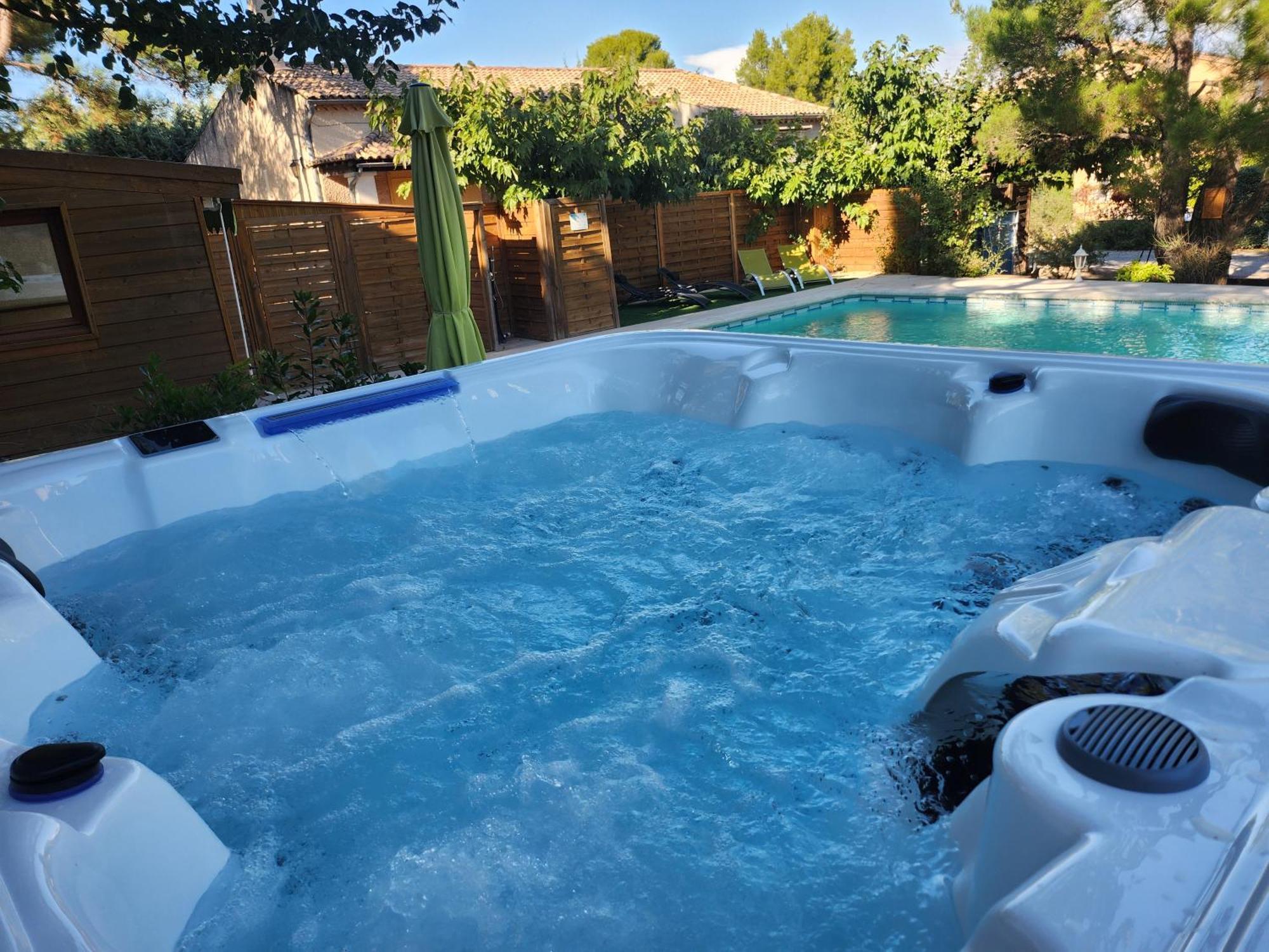 Saint-Saturnin-lès-Avignon Domaine Les Gendalis Bed & Breakfast エクステリア 写真