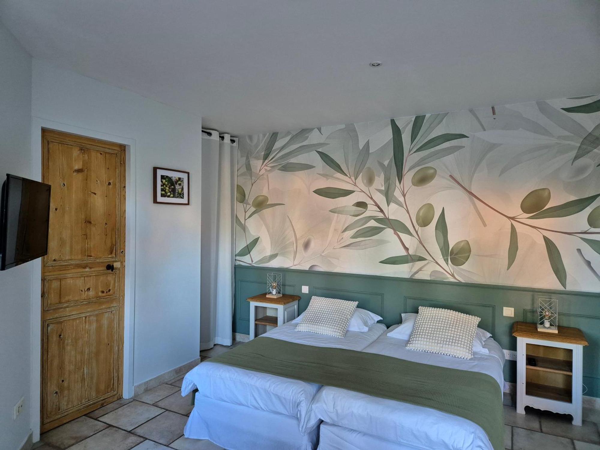 Saint-Saturnin-lès-Avignon Domaine Les Gendalis Bed & Breakfast エクステリア 写真